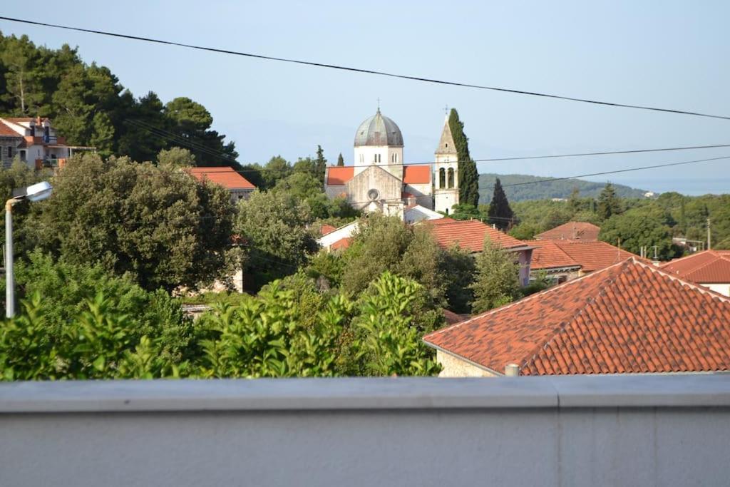 Holiday In - Island Hvar