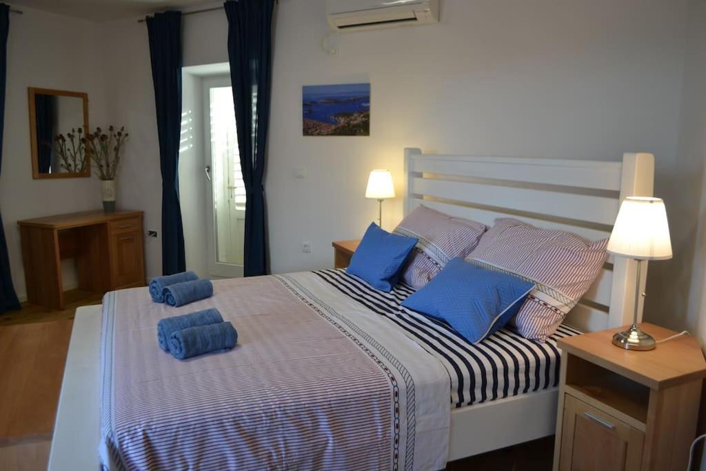 Holiday In - Island Hvar Prázdninový dům Svirce